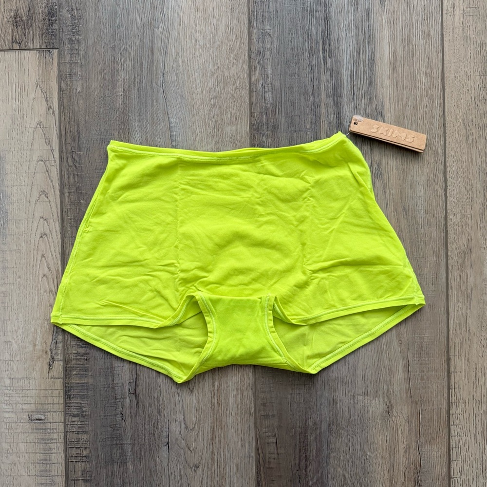 NWT Skims fits everybody boy short in lime